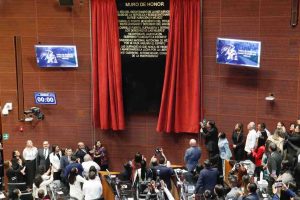 Inscriben en el muro del Senado: “Vicente Guerrero, afromexicano, consumador de la Independencia”