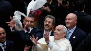 Murió el Papa por un derrame cerebral que causó una insuficiencia cardiaca irreversible