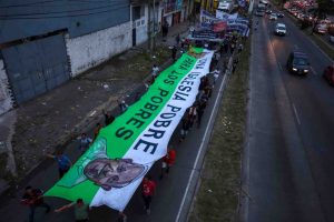 Trasladan hoy al papa Francisco a la Basílica de San Pedro; el funeral se celebrará el sábado