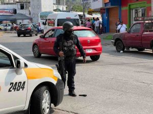 Muere asaltante y otro es herido en enfrentamiento con policías estatales