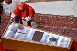 Se cierran la capilla ardiente y el féretro del papa Francisco tras la visita de 250 mil fieles
