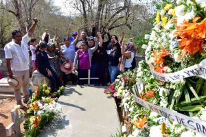 Exigencias de castigo, el rechazo a la presa y las gravilleras acompañan el entierro de Suástegui