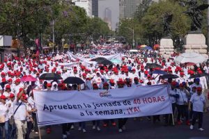Marchan sindicatos en el Día del Trabajo; exigen una jornada de 40 horas a la semana