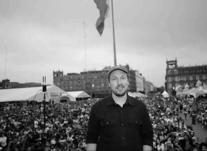Acuden 15 mil personas a la función gratuita de la película Flow en el Zócalo de la Ciudad de México