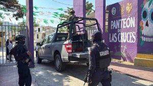 Matan a tres albañiles dentro del panteón de Las Cruces; asesinan a otro taxista