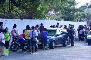 Bloquean choferes la Calzada Pie de la Cuesta