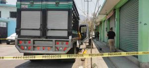Asesinan a balazos en Iguala a un comerciante y hieren a otro; iban a entregar hortalizas