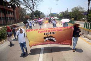Maestros encargados se manifiestan en la capital; son más de seis años sin tener su categoría, dicen