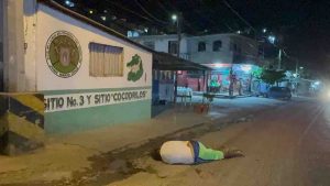 Dos muertos y dos vehículos incendiados por balacera entre dos grupos en El 30