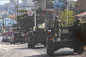 Seis muertos y tres heridos en El 30, dice el comisario; son cinco, afirma la FGE