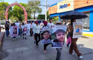 Matan a un maestro de la prepa en Chilapa y marchan en Tixtla por un desaparecido