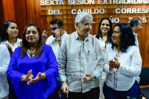 Nombra el Cabildo por unanimidad a Anituy Rebolledo como Cronista Municipal de Acapulco