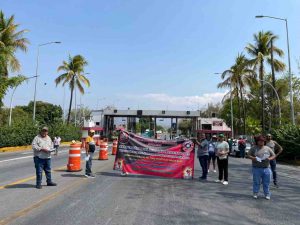 Cetegistas siguen con los cierres y bloqueos para exigir que se anule la ley del ISSSTE