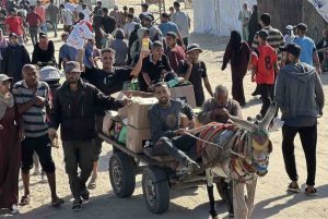 Deja tres muertos y 46 heridos ataque israelí a palestinos en un centro de reparto en Rafah