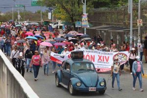 Mantiene CETEG su protesta contra la ley del ISSSTE en la capital, Ometepec, Iguala y Tecpan