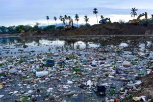 Basura y obras de desazolve del río La Sabana