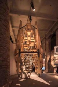 En Venecia, muestran instalación que busca llamar la atención sobre la reconstrucción tras Otis y John