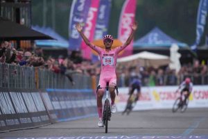 El mexicano Del Toro marca terreno y se queda con la Etapa 17 del Giro de Italia
