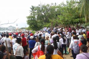 Reclaman comerciantes de Manzanillo a Fonatur por el prolongado cierre de la playa