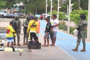 Anuncian acción legal por retiro de la malla en Manzanillo