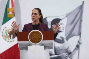 Nunca hemos llamado a una movilización violenta, reitera Sheinbaum; señala campaña “antipatriota”