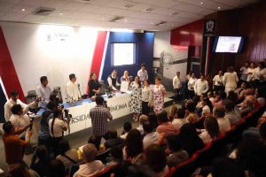La UAG seguirá en transformación y “hará a un lado” a los que no se sumen, dice Saldaña