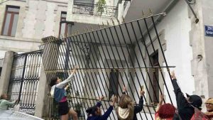 Colectivo protesta en la sede de la Segob para exigir derechos de la comunidad transexual
