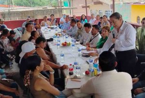 Se comprometen autoridades a mejorar la infraestructura del hospital de Xaltianguis