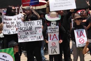 Protestan en la Cdmx contra el uso de la IA para imitar voces de actores ya fallecidos