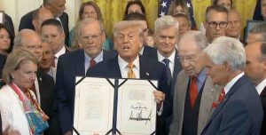Trump: los cárteles ejercen un control tremendo en México; las autoridades “están petrificadas”