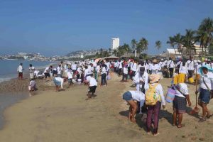 Jornada de limpieza en playas y la avenida Costera