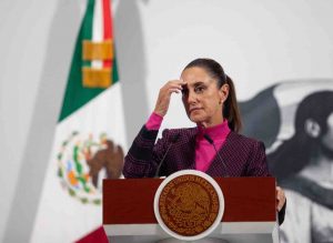 En revisión, las pensiones millonarias pagadas a funcionarios de confianza en Pemex: Sheinbaum