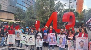 No hay avances en la investigación, sino sólo sugerencias de Sheinbaum, dicen padres de los 43
