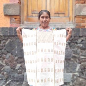 Reúne a tejedoras de México la feria Entre puntada y puntada, historia bordada