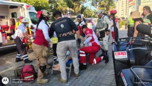 Lancha lesiona de gravedad a una turista del Estado de México en la playa Condesa