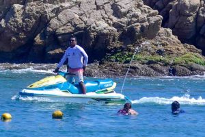 Ahora moto acuática lesiona a pareja en Caletilla