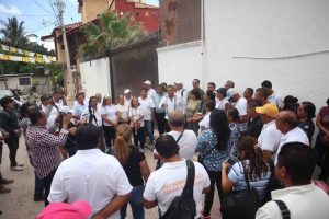 El SNTE protesta en las oficinas del titular de la SEG; exige incorporaciones al Fone