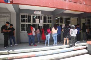 Se quejan de cobros en preparatorias públicas