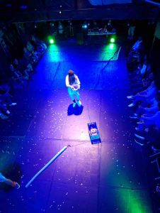 Busca la compañía española Ensalle Teatro mover al público más allá de lo políticamente correcto