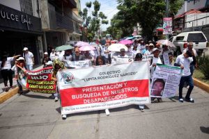 En mitin frente al Congreso local, colectivos exigen a diputados la ley sobre desaparecidos