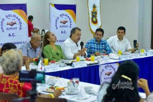 Intentó el regalo a Sheinbaum porque AMLO sí le aceptó dos guayaberas, justifica Aguirre