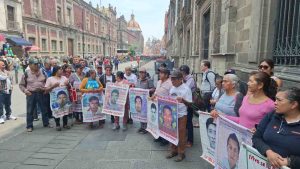 Desilusiona a padres de los 43 la reunión con la presidenta; “sigue el pacto de silencio”