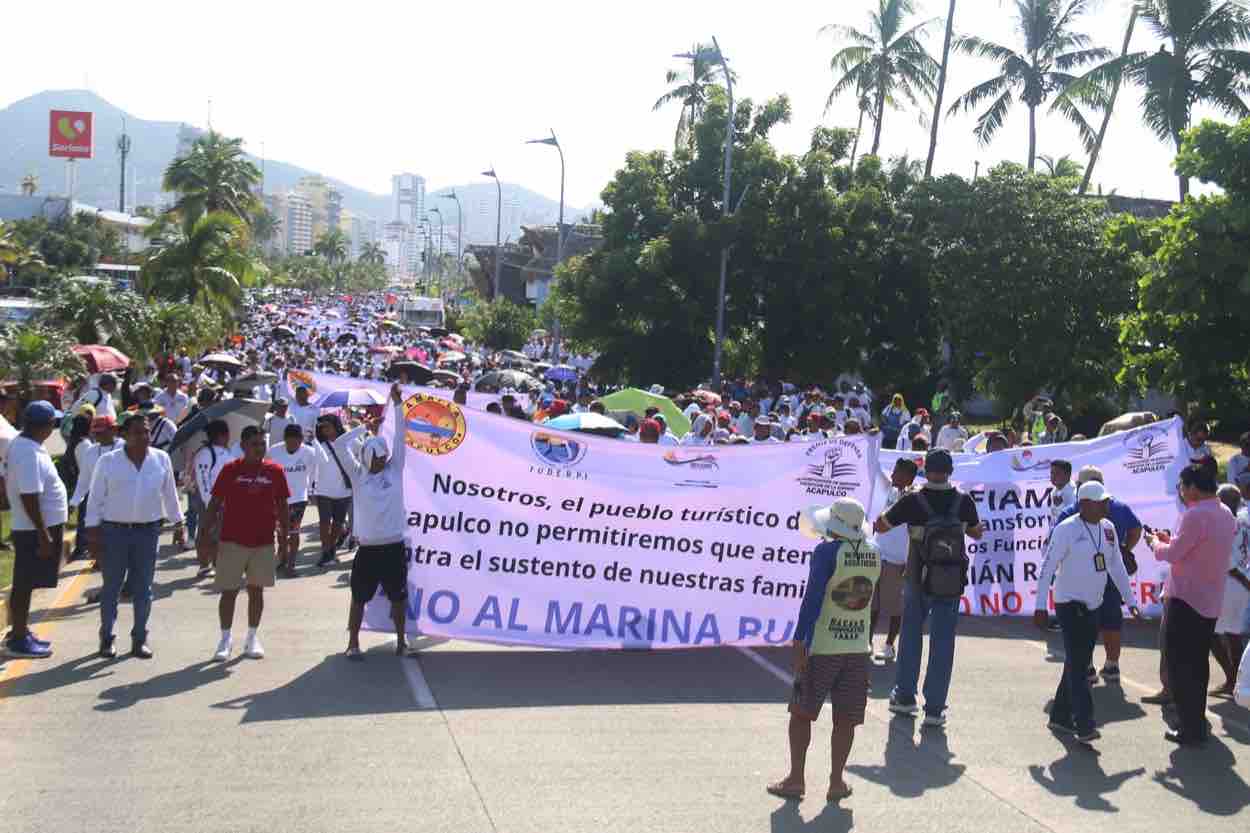 Marchan en Costera 3 mil empleados de playa contra el Marinabús y el ...
