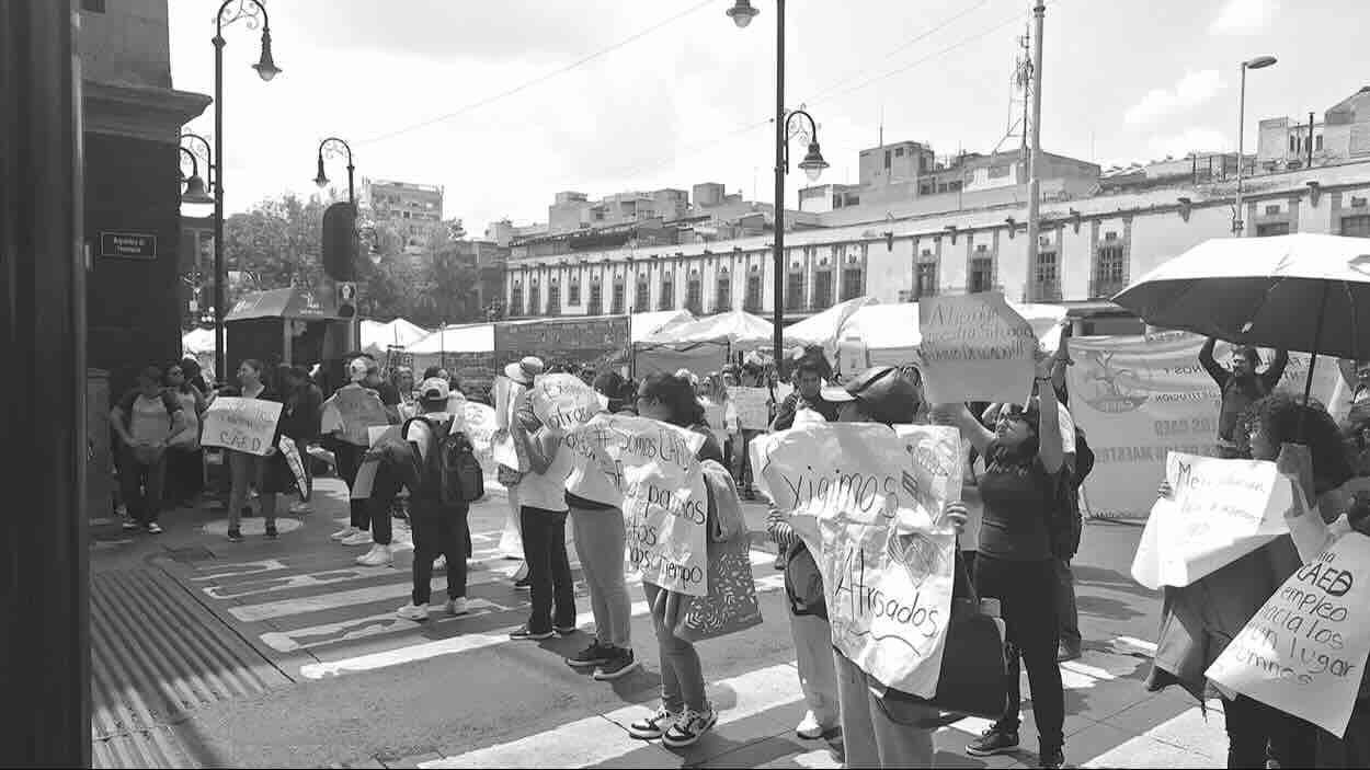 Protestan padres y docentes de CAED en Acapulco y Cdmx por el adeudo de ...