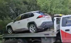 Hallan ejecutado al párroco de Mezcala junto a la carretera federal en Zumpango en una camioneta