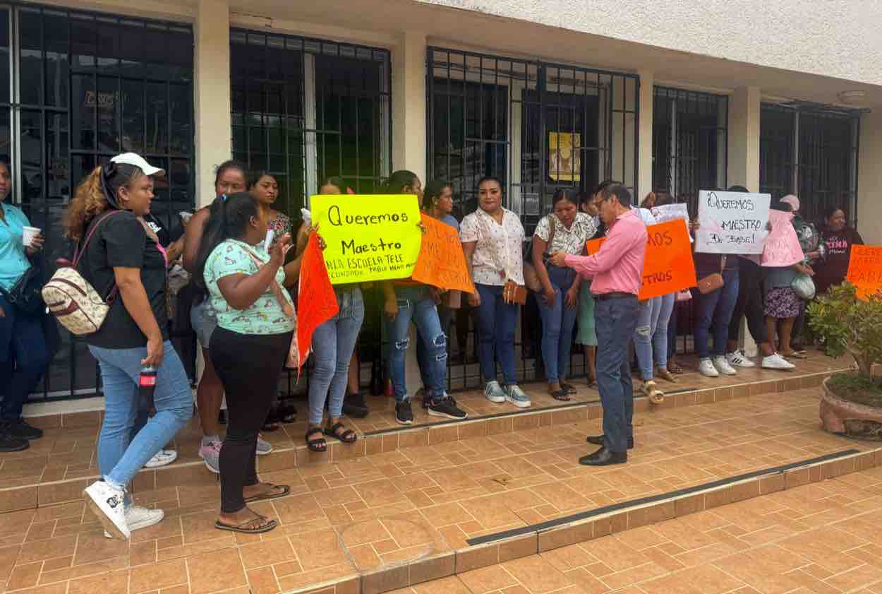 Protestan madres en oficinas de la SEG en La Garita; piden dos maestros ...