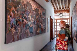 Tras 10 años sin exponer, monta Nicolás de Jesús muestra contra la política anti migrantes de Trump