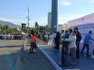 Interrumpe vecino un acto público de Abelina López para reclamarle por la falta de agua en su colonia