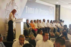 Lanzan críticas las presidentas entrante y saliente del Grupo ACA ante Abelina López