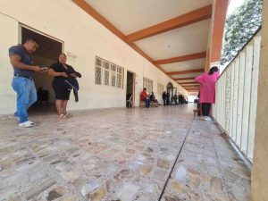Retienen policías de Copanatoyac nueve horas a la síndica; el alcalde los incitó, denuncia
